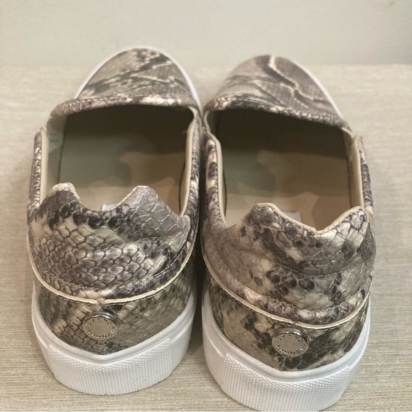 STEVE MADDEN Sz 9 Ellen Snake Print  Slip On Leather Upper Rubber Sole Loafers - Picture 8 of 12